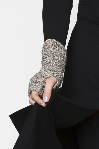 NORDENFELDT Finn, knitted cuffs with thumb hole in light taupe, 100% Wool