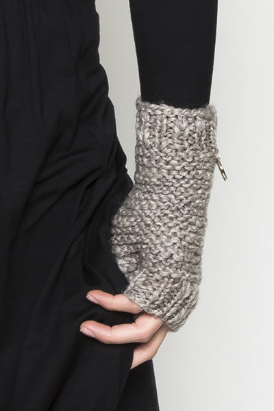 NORDENFELDT Finn, knitted cuffs with thumb hole in light taupe, 100% Wool