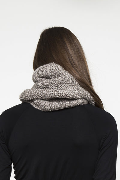 NORDENFELDT Cushy, knitted loop scarf in taupe, 100% Wool
