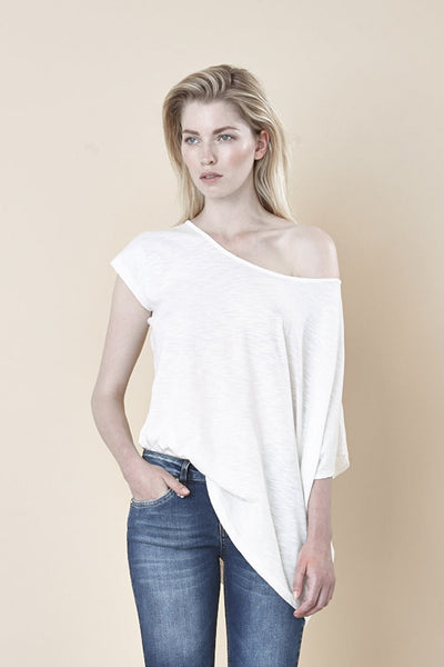 NORDENFELDT Nude Lenja, asymmetric top in crème with broached sleeves and wide neckline, made from cotton with flambé structure