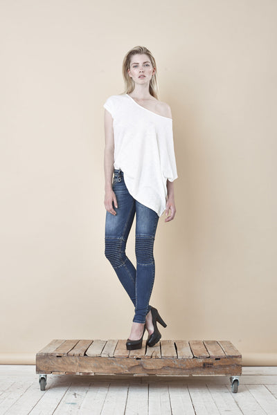 NORDENFELDT Nude Lenja, asymmetric top in crème with broached sleeves and wide neckline, made from cotton with flambé structure