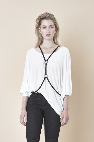 NORDENFELDT Nude Vic, triangle top in white with 3/4 sleeves and longer back hemline, loose fit