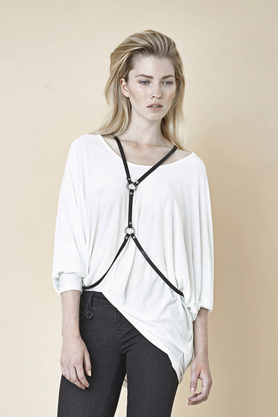 NORDENFELDT Nude Vic, triangle top in white with 3/4 sleeves and longer back hemline, loose fit